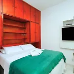 Studio muito pequeno, simples e barato em Copacabana!